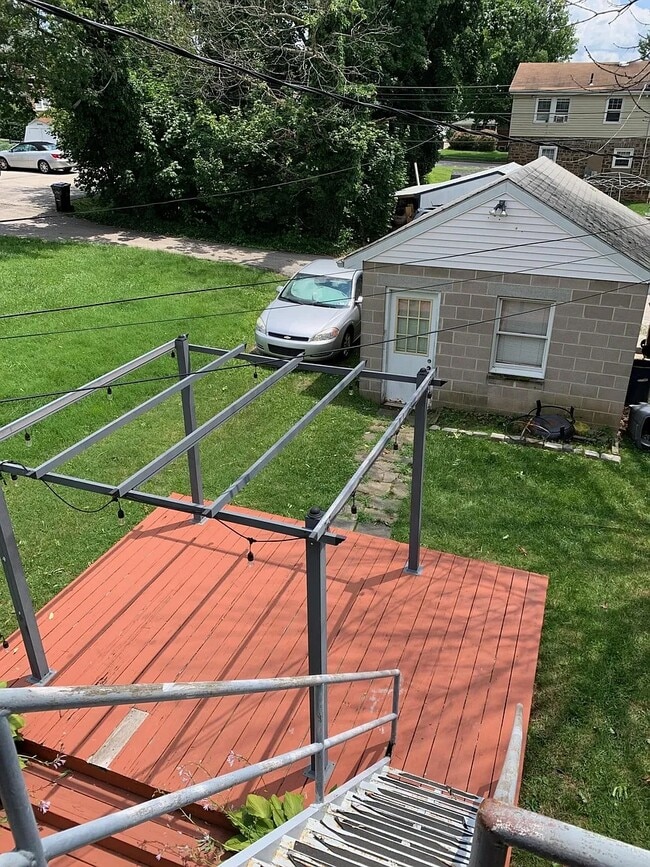Shared Access to deck and yard - 1524 Juniper St