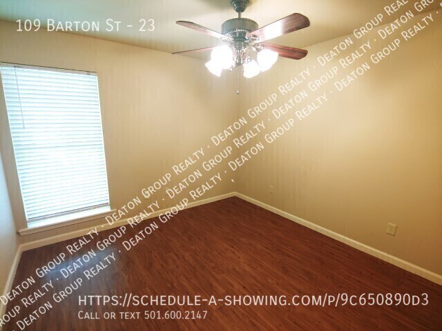 Building Photo - 109 Barton St