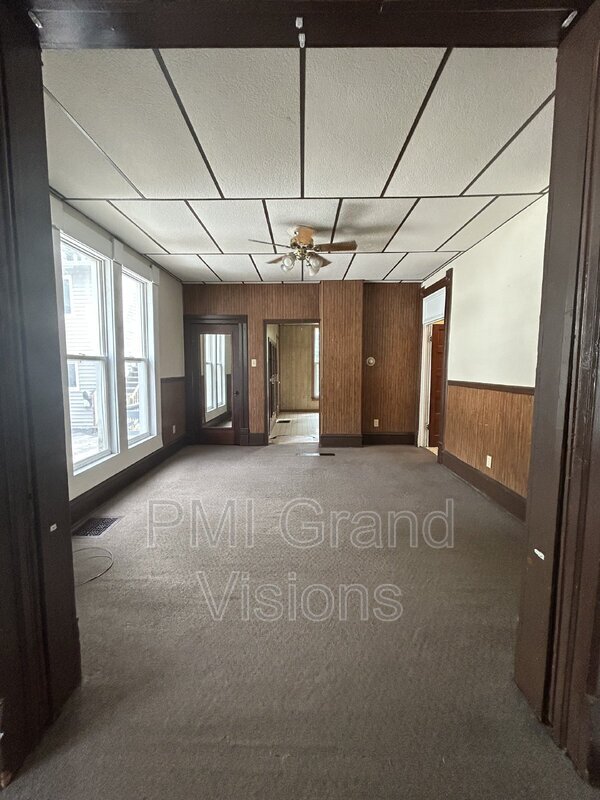 Building Photo - 1105 6th St