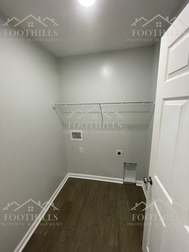 Building Photo - 103 Rhoe Cir