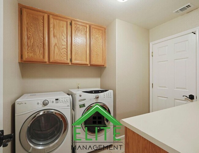 Building Photo - Spacious 4-Bedroom, 3-Bath Home in Desirab...