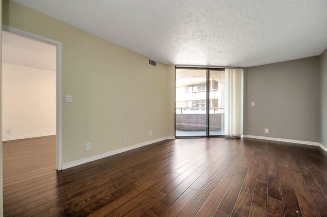 Building Photo - Modern Downtown Condo with Secure Access at Arlington Place