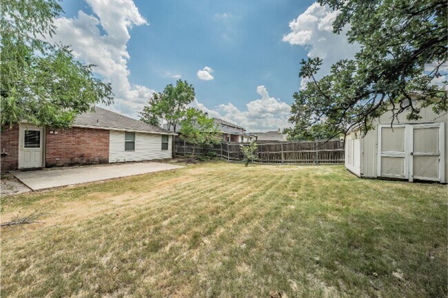 Building Photo - 3327 Clydesdale Dr