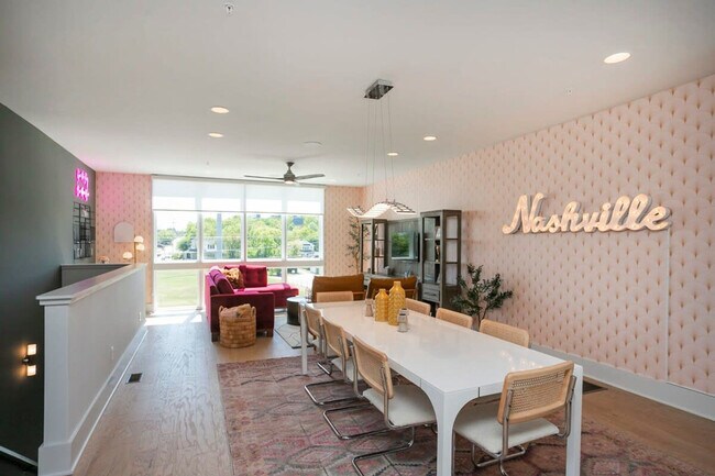 Building Photo - 400 33rd Ave N