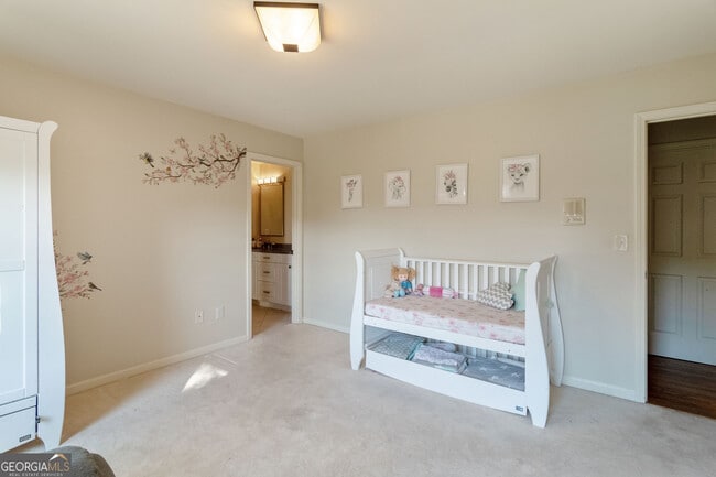 Building Photo - 3850 Glenhurst Dr