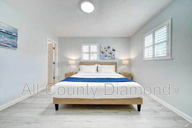 Building Photo - 7308 Sunset Ave