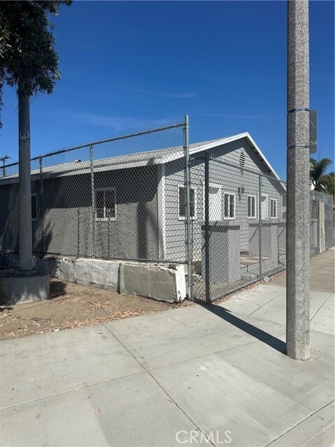 Building Photo - 1121 N Anaheim Blvd