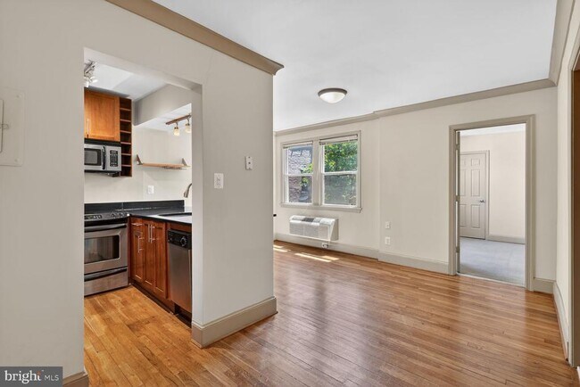Building Photo - 1361 K St SE