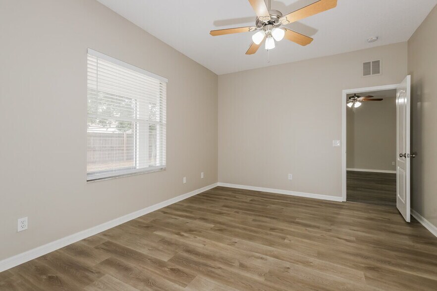 Building Photo - 13417 Silvercreek Dr