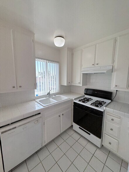 Building Photo - 4432 Franklin Ave