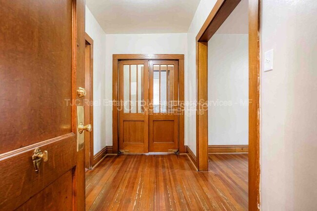 Building Photo - 2316 E 12th Ave