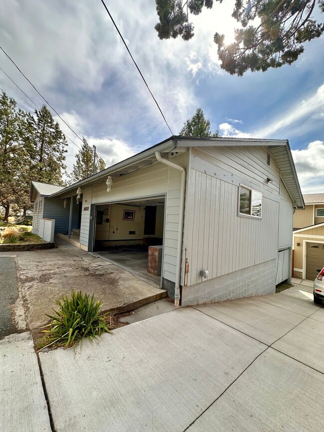 Building Photo - 1409 NW Portland Ave