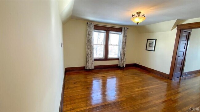 Building Photo - 400 Roberts Ave