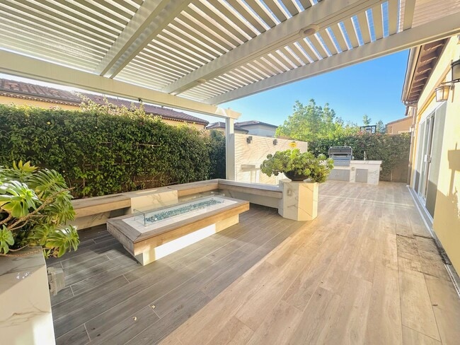 Building Photo - Luxury Estate in Exclusive Gated Community of Orchard Hills