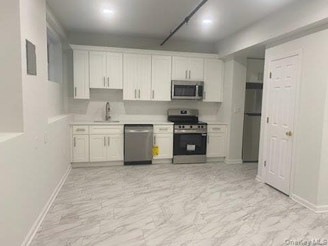 Building Photo - 94 4th Ave