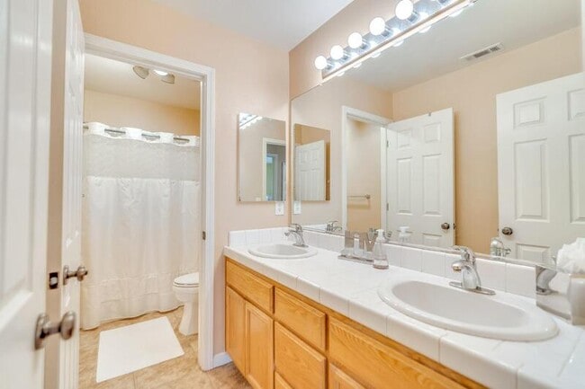 Building Photo - 679 Apricot Ct