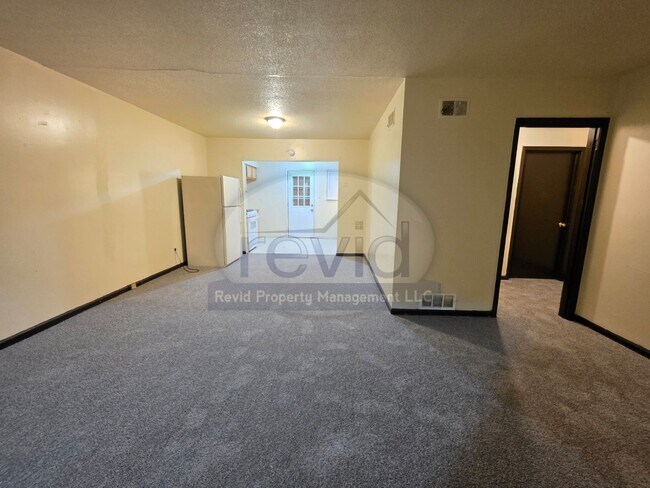Interior Photo - 1861 Corning