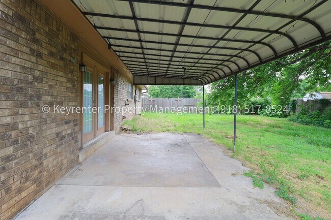 Building Photo - East Tulsa 3 Bedroom Gem! Available for immediate move in!