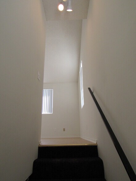 Building Photo - 7665 Fountain Ave