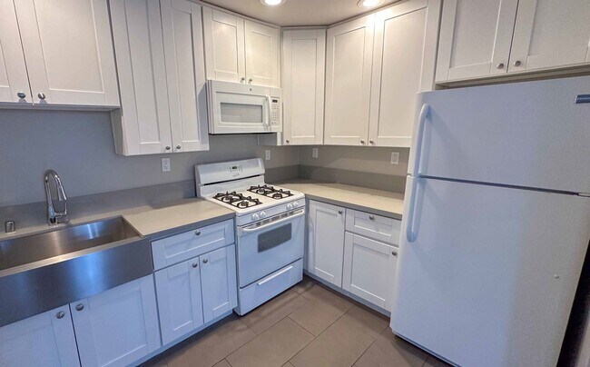 Building Photo - Albatross South