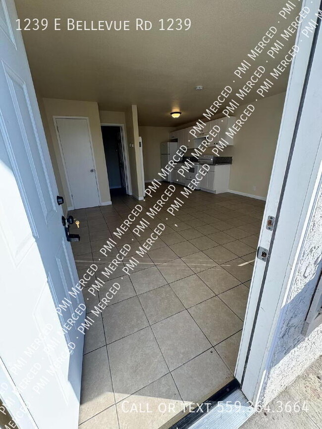 Building Photo - Charming Studio Apartment in Atwater – Con...