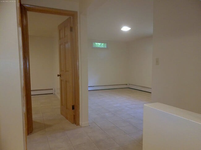 Building Photo - AVAILABLE 7/1/26 - Beautiful 5 Bedroom Sin...
