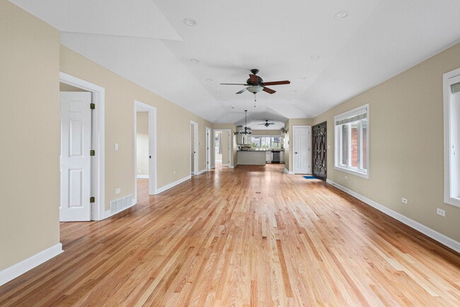 Building Photo - 29 Springlake Ave