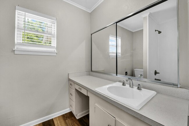 Building Photo - 200 SW 6th Ave