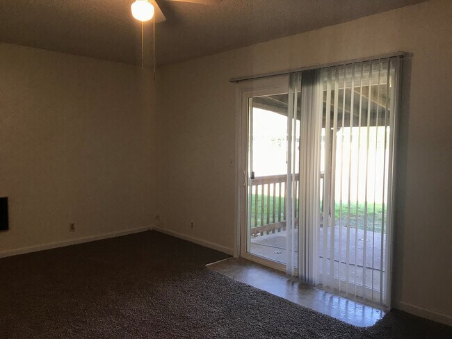Building Photo - Adorable 3 Bed 2 Bath Ranch Style Home on ...