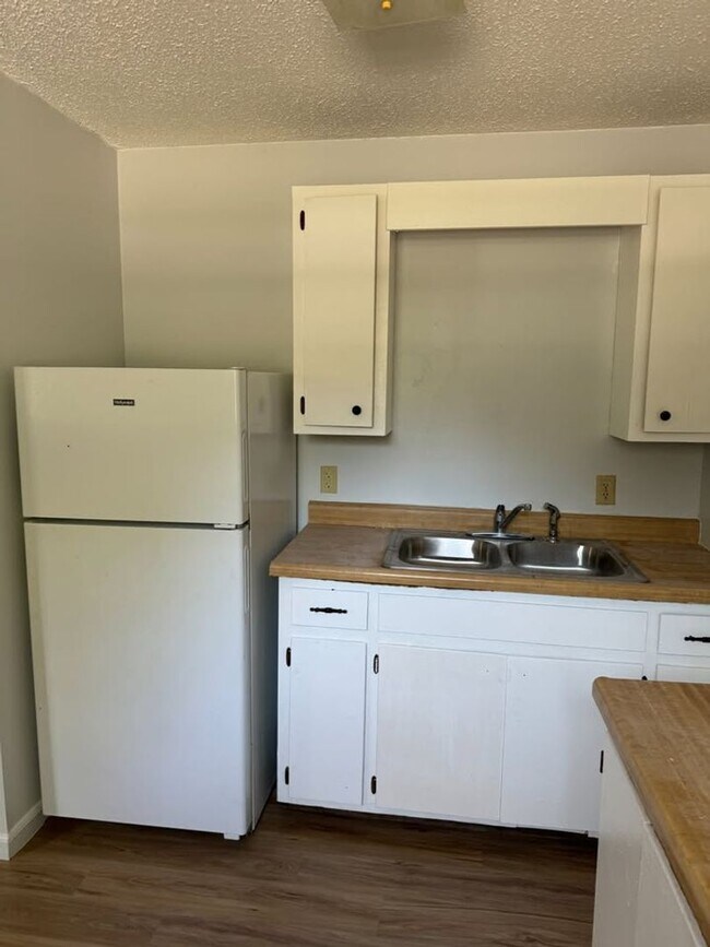 Building Photo - 1600 N Lane UNIT A