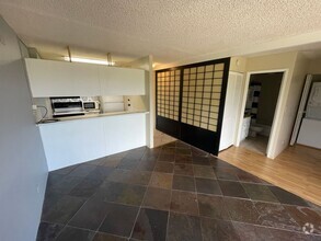 Building Photo - Desirable Unit in Pearlridge, Aiea!