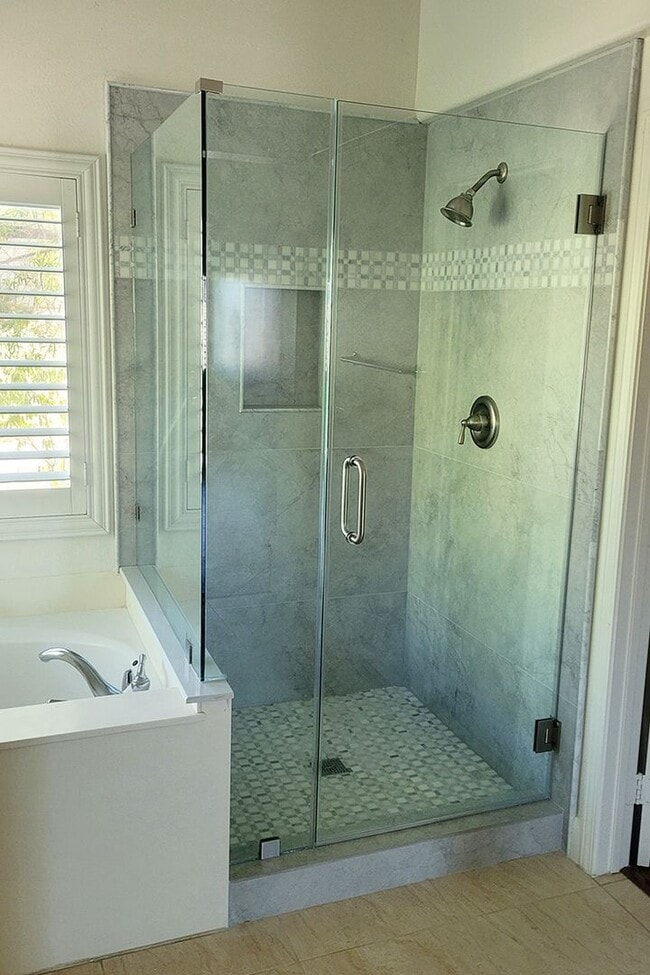 Building Photo - Wonderful 4+3 Bright-Sunny-Open in great Area!