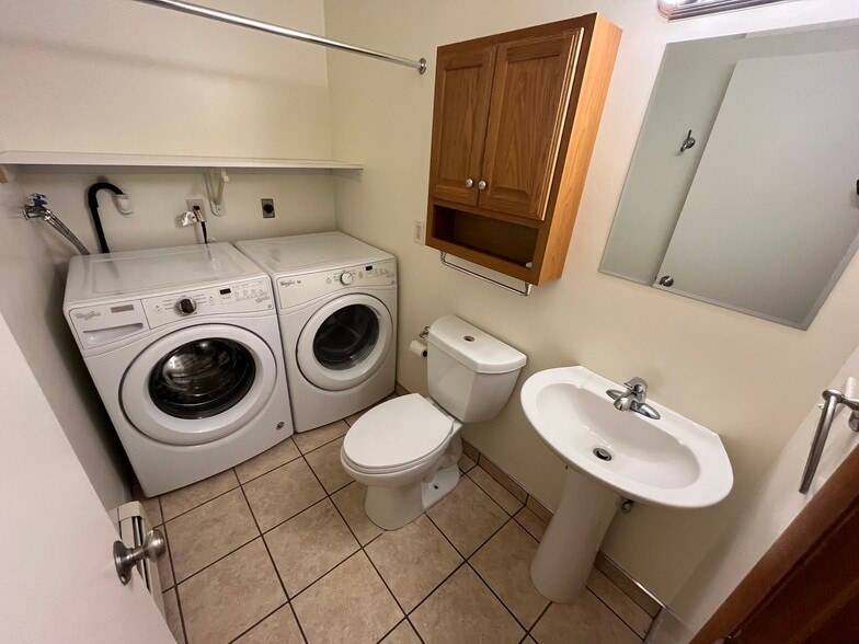 Building Photo - 419 Frey Ave