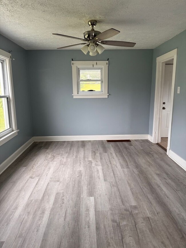 Building Photo - 1139 Wallis- 3 bed/1 bath home for rent