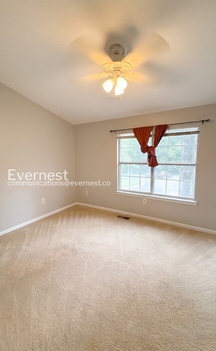 Building Photo - 3 Bed/3.5 Bath Townhome with Fenced Yard / Available Now!
