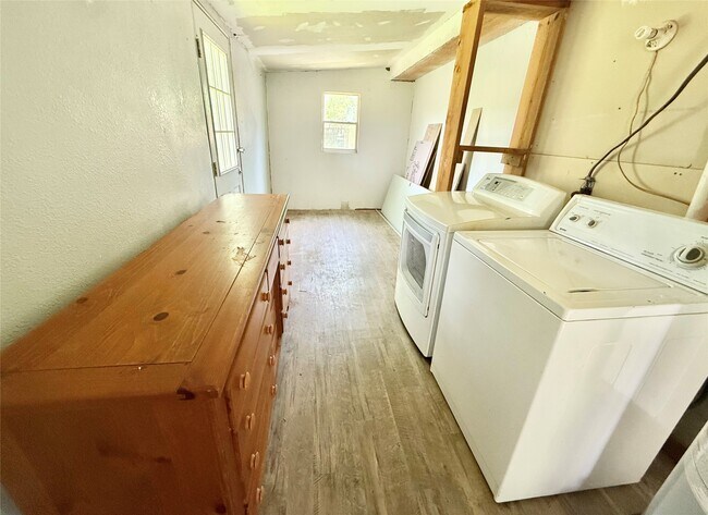 Building Photo - 2434 Shady Creek Ln