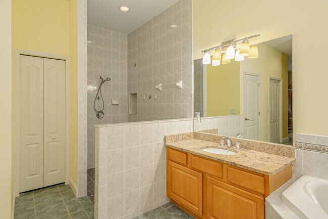 Building Photo - 315 Enola Pl