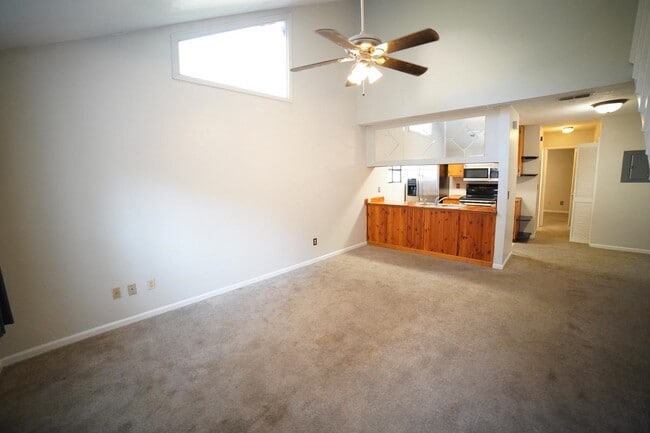 Building Photo - 1530 Merry Oaks Ct