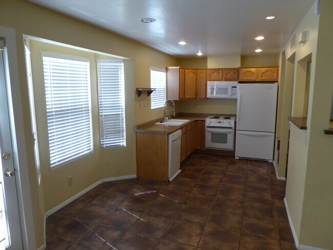 Building Photo - 820 W University Dr