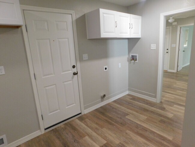 Building Photo - Central Air! Updated 2 Bedroom/1 Bath Rancher - $1,100/$1,650