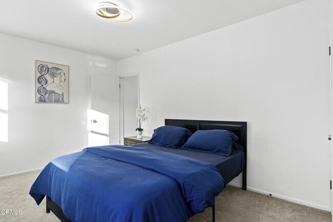 Building Photo - 2463 Federal Ave