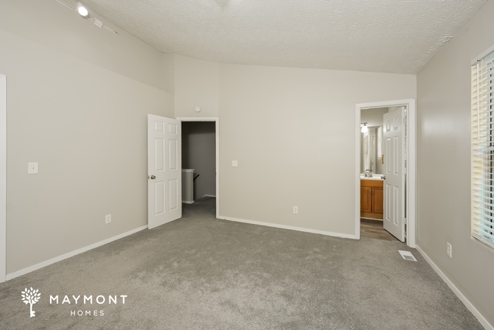 Building Photo - 5713 Wells Cir