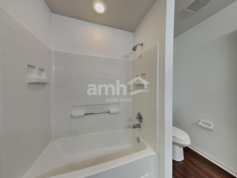 Building Photo - 528 Alyssa St