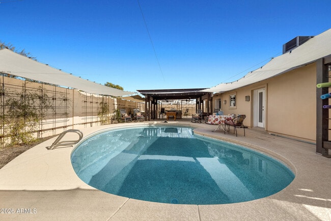 Building Photo - 2032 E La Jolla Dr
