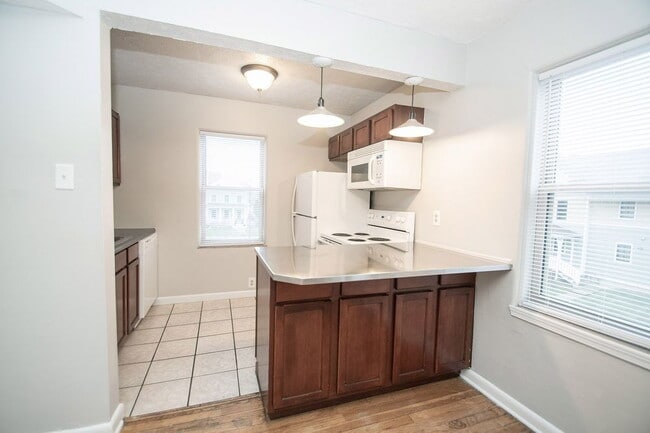 Building Photo - "Charming 2-Bedroom Retreat with Hardwood Elegance in Indianapolis"