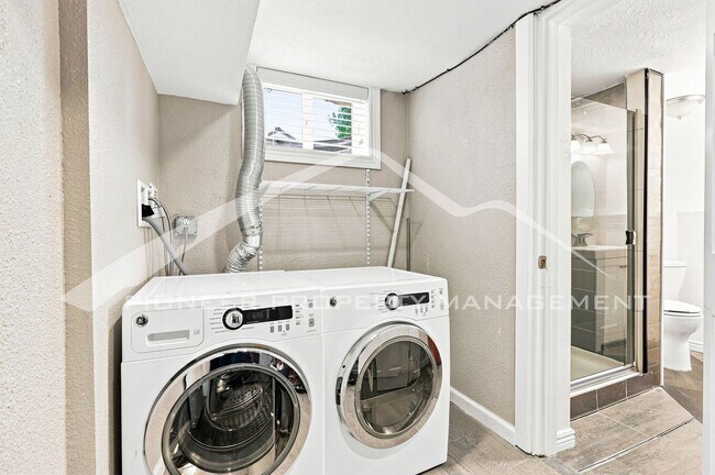 Building Photo - Charming Home with Central AC and Fenced Yard