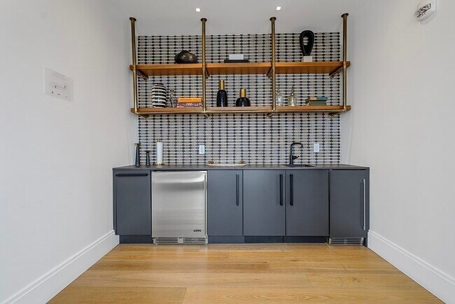 Building Photo - 191 Washington St