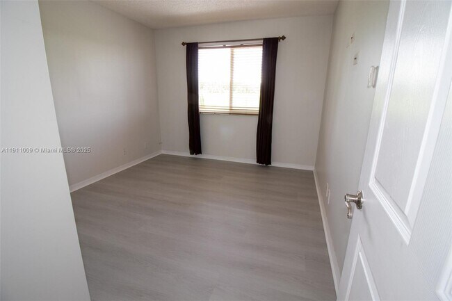 Building Photo - 5552 NW 125th Terrace