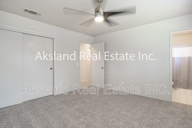 Building Photo - 354 Blossom Dr