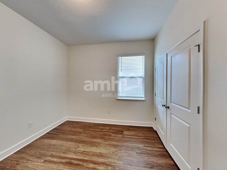Building Photo - 916 Walden Woods Dr